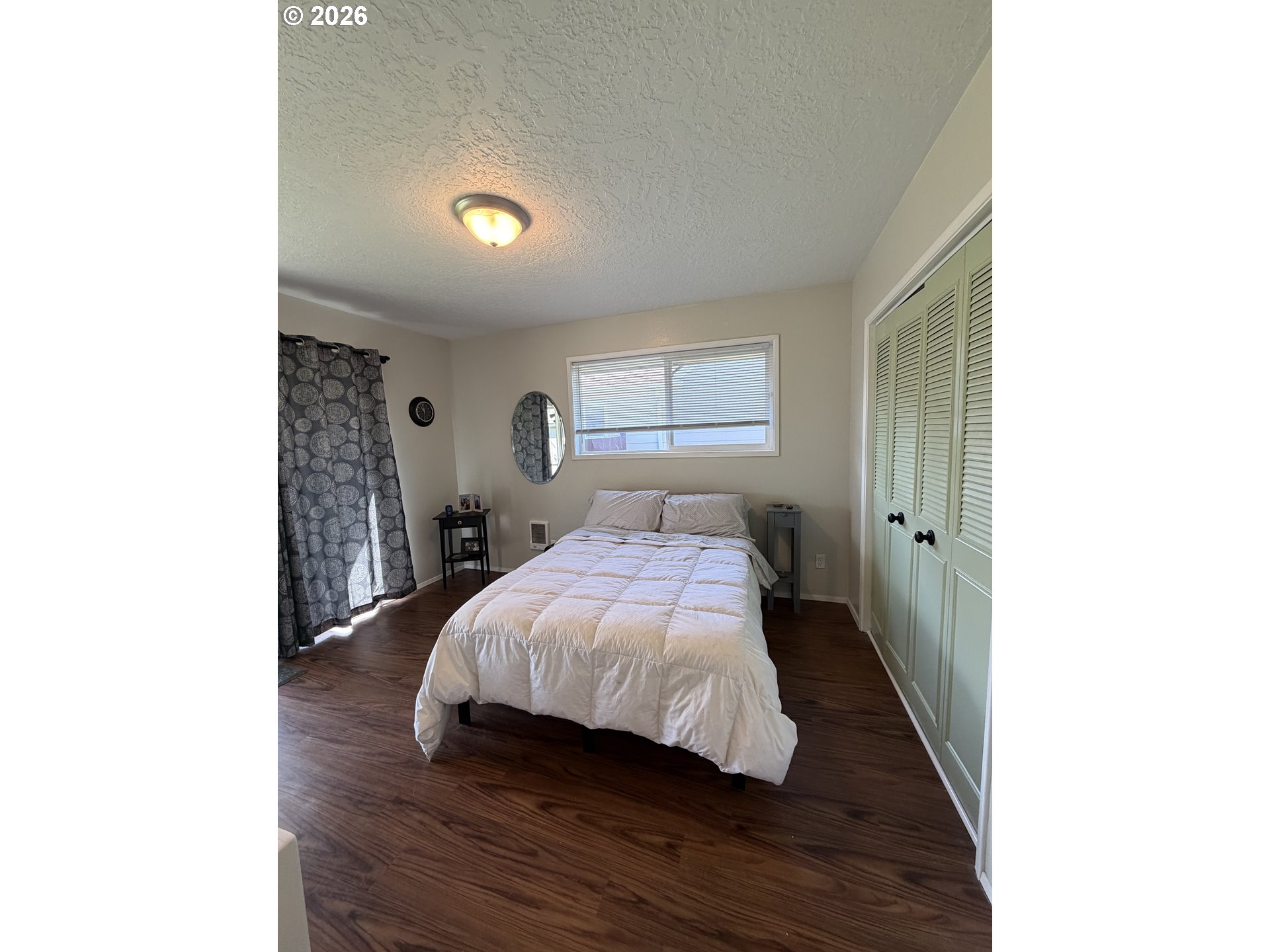 420 24th Avenue Longview, WA 98632 - Photo 6 of 21 a bedroom with a bed and a large mirror