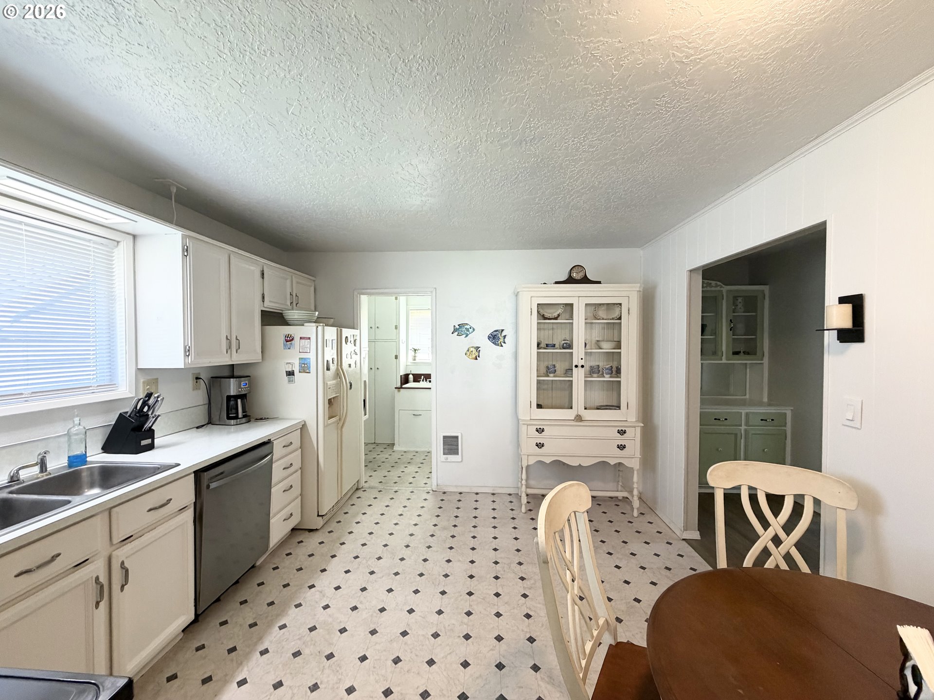 420 24th Avenue Longview, WA 98632 - Photo 10 of 21 a large white kitchen with a window