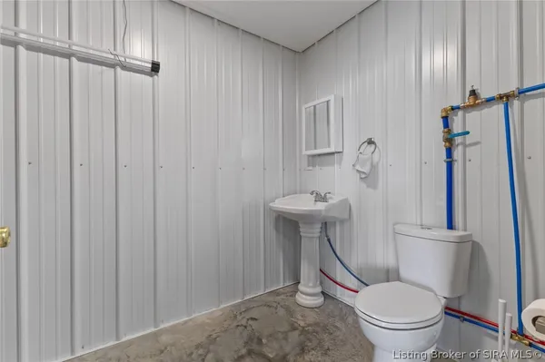 $575,000 | 8172 East Ash Road, Bloomfield, IN 47424