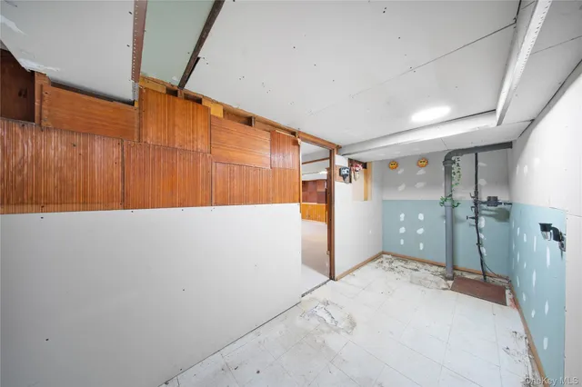 $1,169,999 | 197-15 53rd Avenue | Auburndale