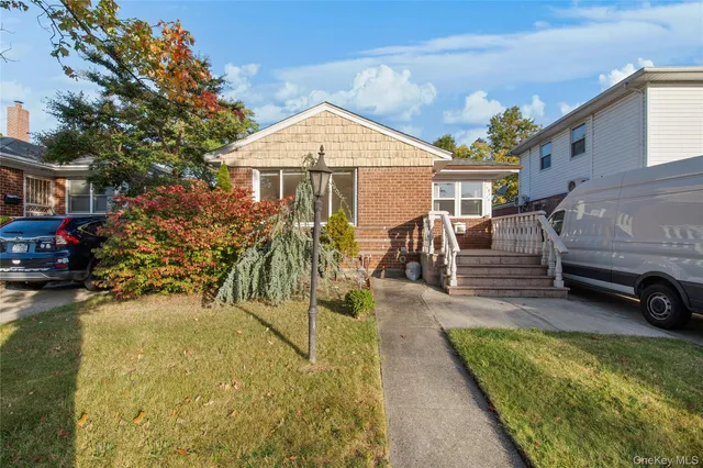 $1,169,999 | 197-15 53rd Avenue | Auburndale