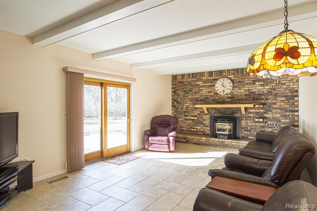 11093 Linden Road Fenton, MI 48430 - Photo 5 of 36
