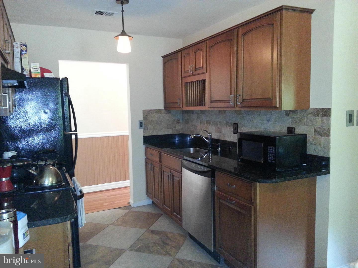 9915 Boise Road Laurel, MD 20708 - Photo 2 of 17 Like new kitchen
