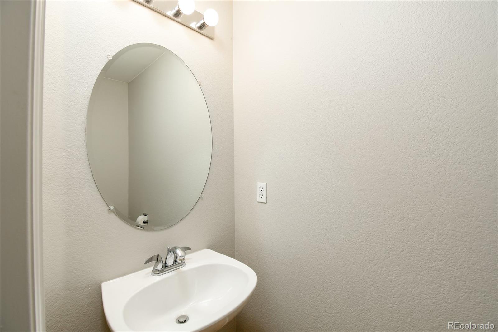 9265 Roadrunner Street Highlands Ranch, CO 80129 - Photo 12 of 28 a bathroom with a sink and a mirror