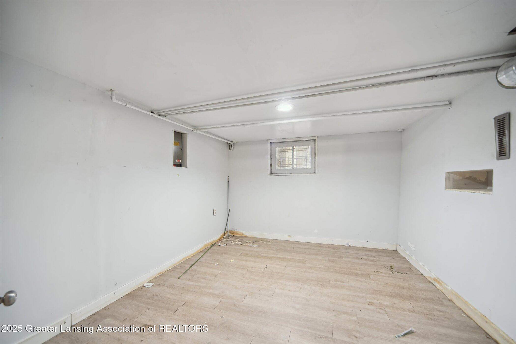 6339 Rosedale Road Lansing, MI 48911 - Photo 21 of 30 23-6339-Rosedale-Rd-Lansing-MI-48911-Win