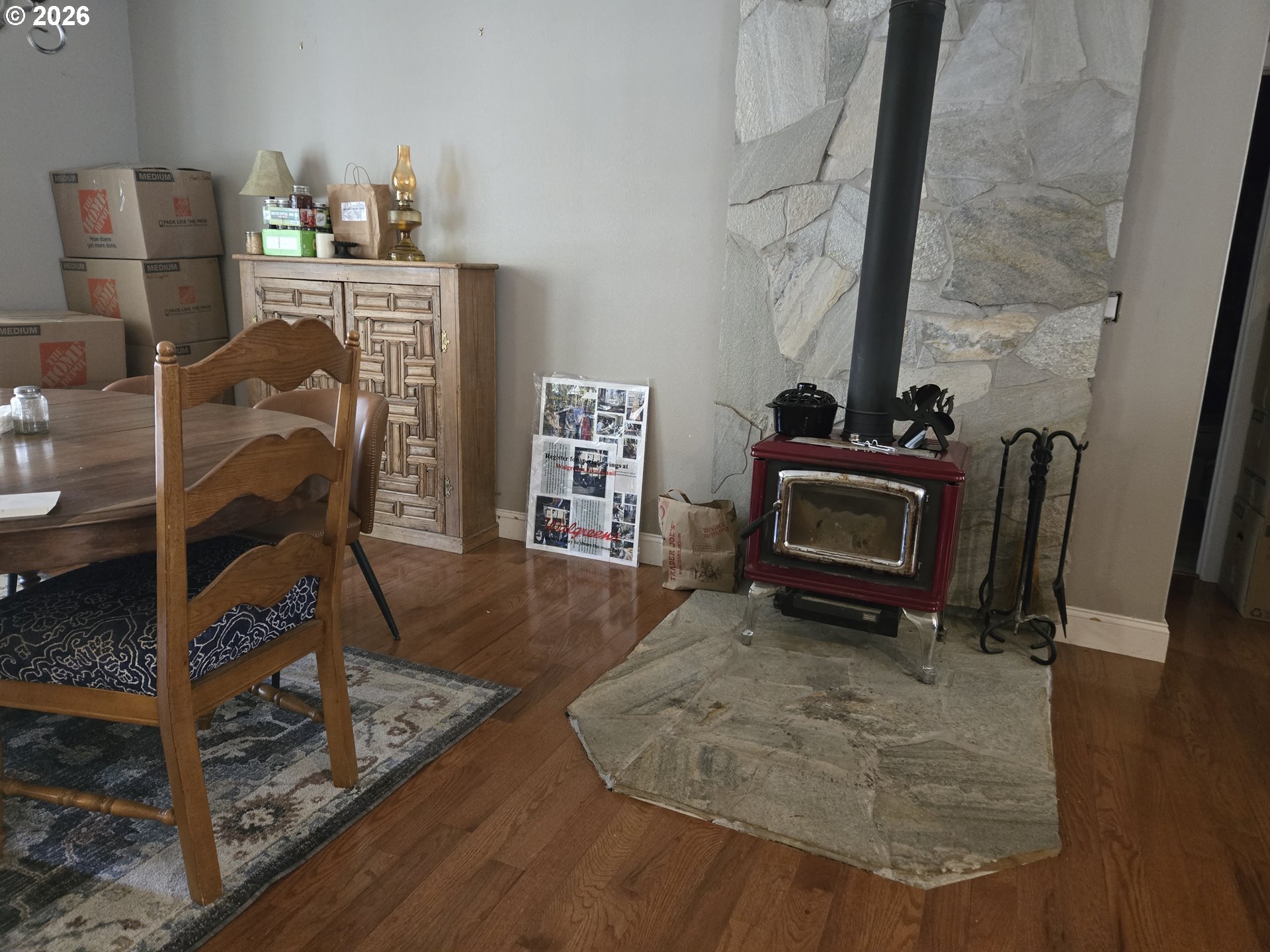 16817 Nonpareil Road Sutherlin, OR 97479 - Photo 11 of 39 a living room with furniture