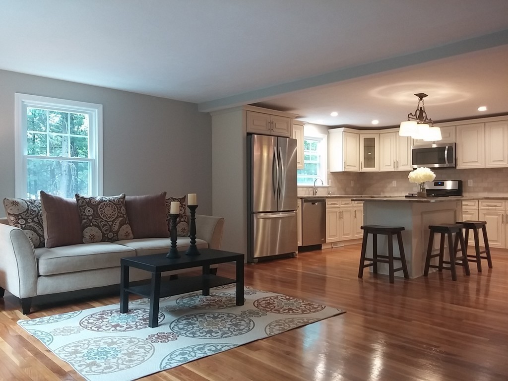 47 Swain Road Chelmsford, MA 01863 - Photo 4 of 19 Gallery Image 4