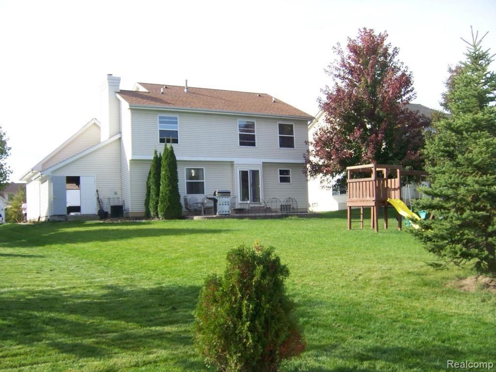 3663 Stratton Lane Howell, MI 48843 - Photo 2 of 14 100_7078.jpg