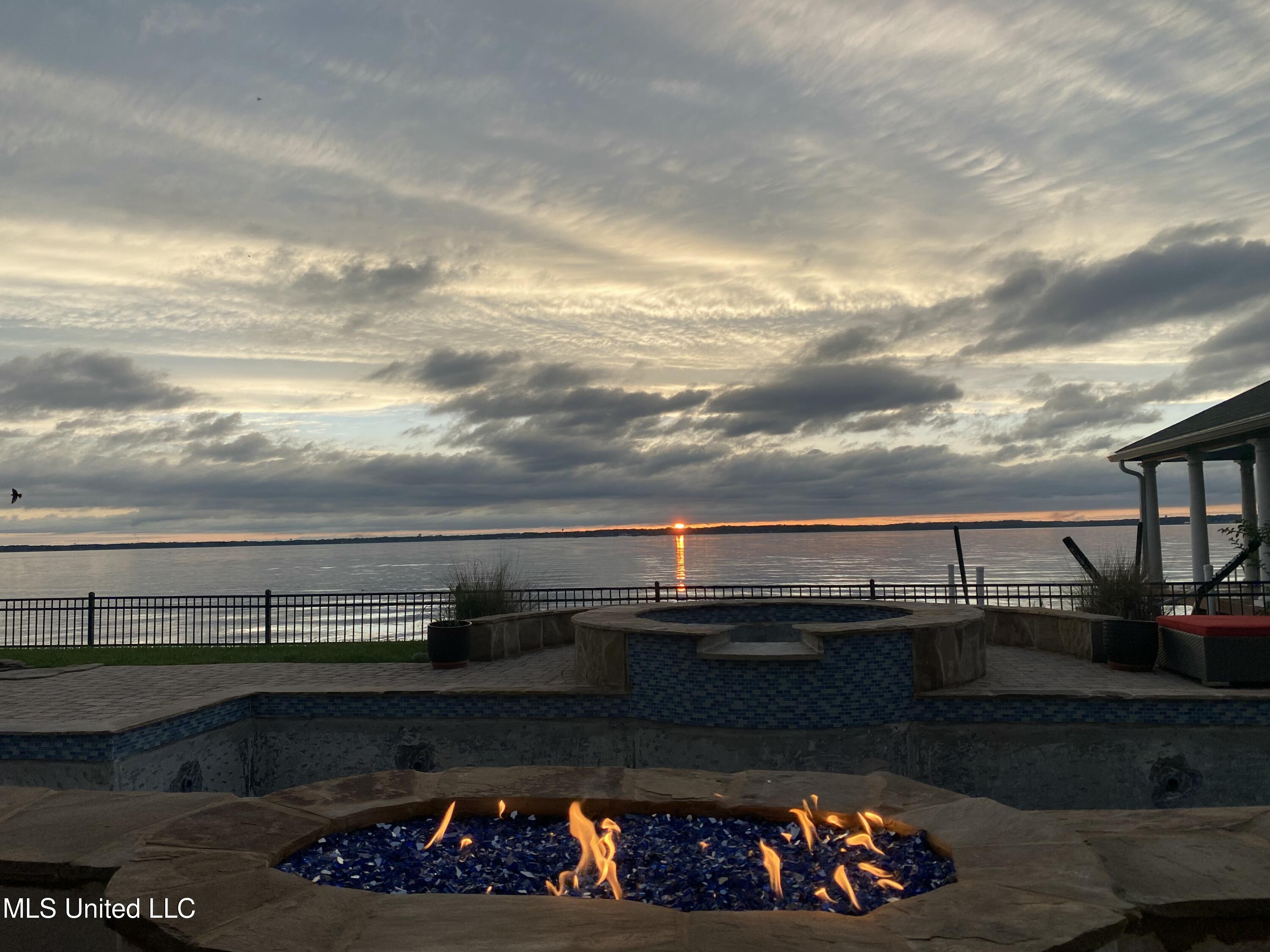 64 Grandview Circle Brandon, MS 39047 - Photo 3 of 77 grandviewhollisfirepitsundown