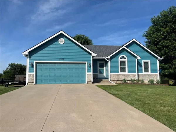 $375,000 | 1003 Lisa Court, Baldwin City, KS 66006