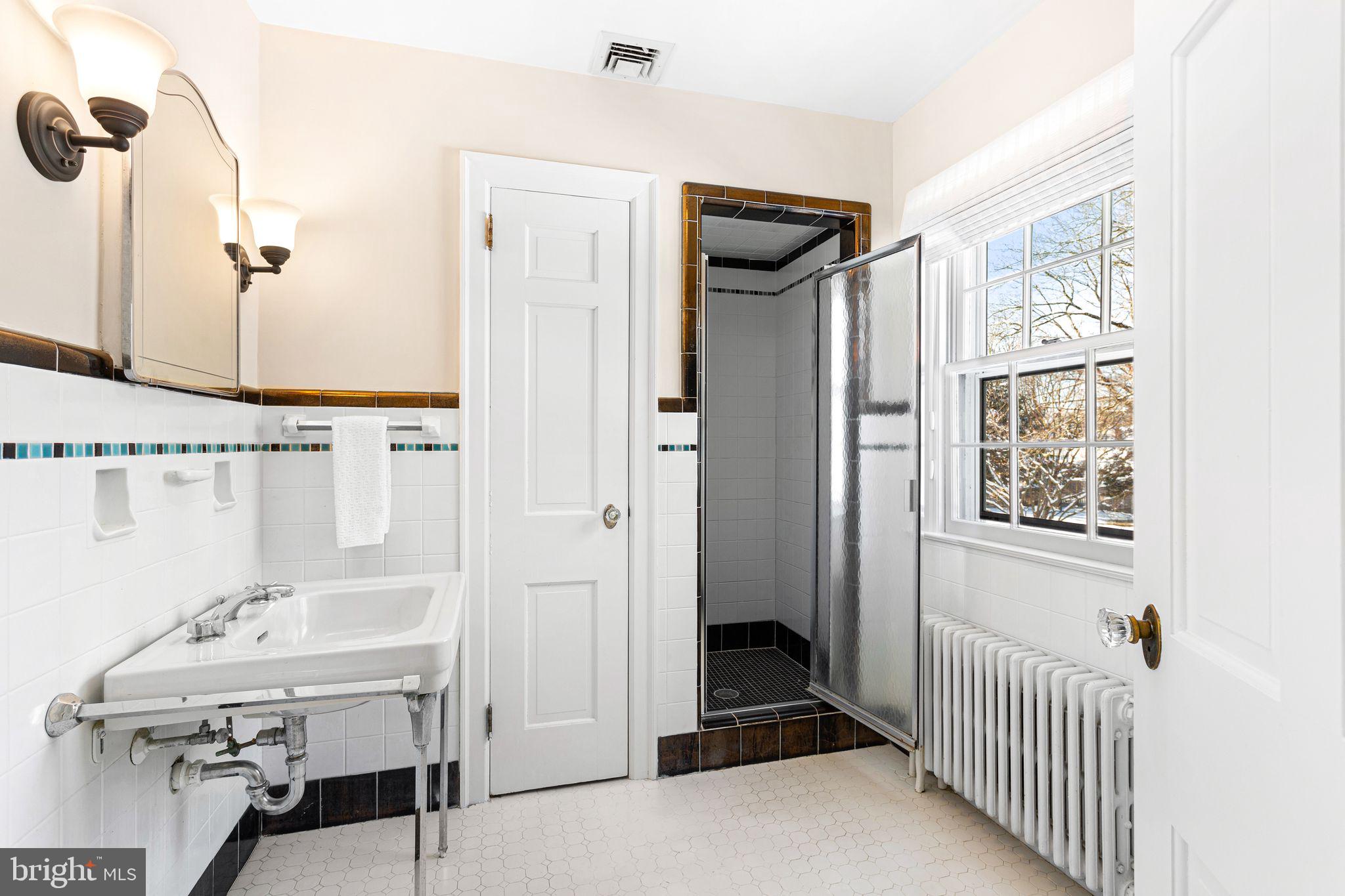 2005 Makefield Road Yardley, PA 19067 - Photo 29 of 57 Primary Bath