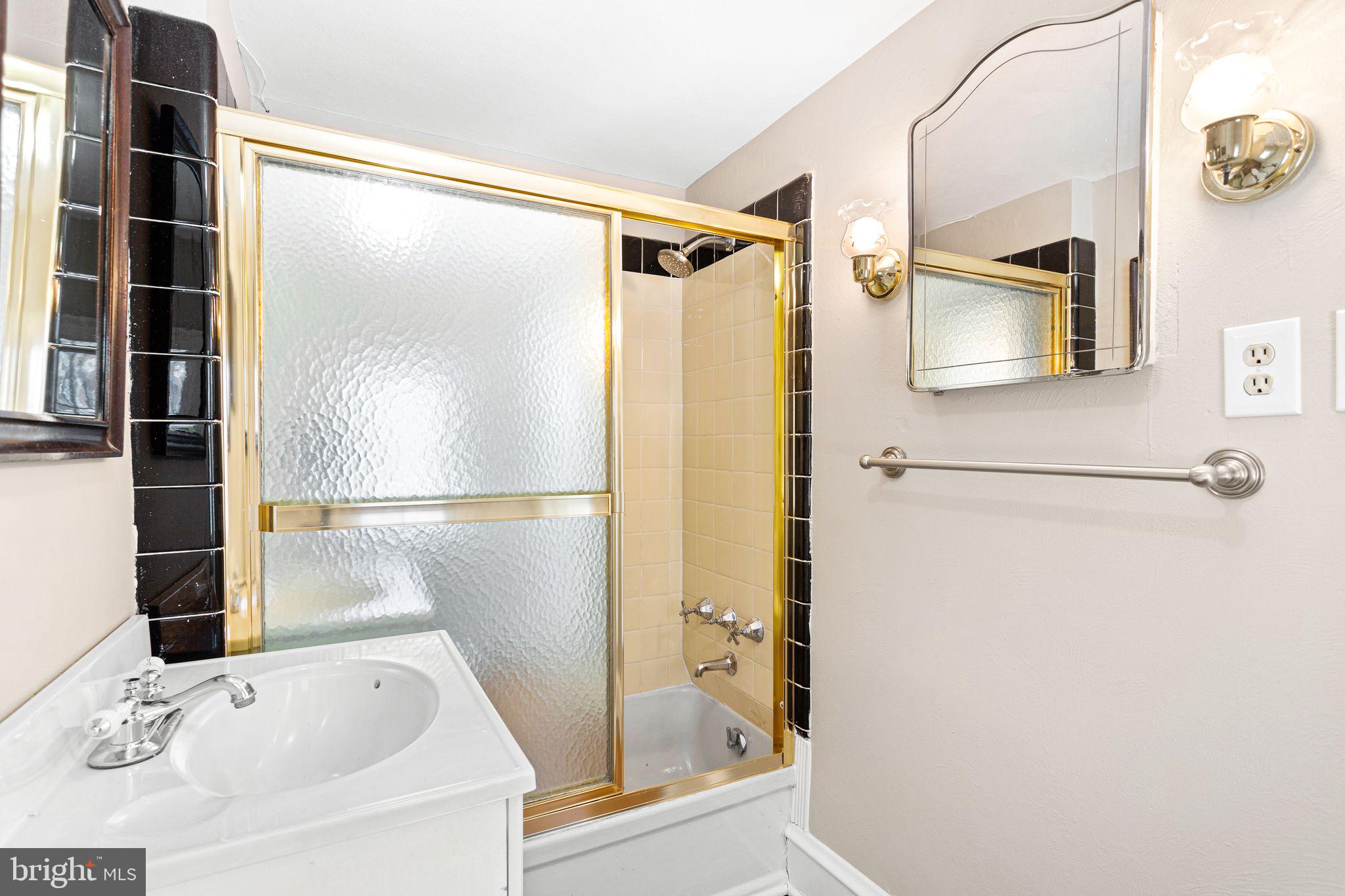 2005 Makefield Road Yardley, PA 19067 - Photo 40 of 57 5th BR Ensuite Bath