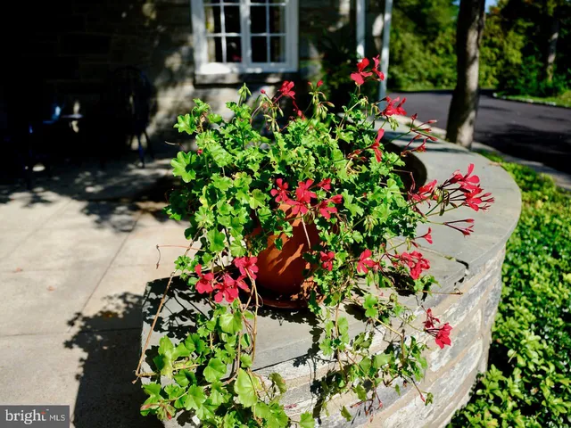 $1,075,000 | 2005 Makefield Road, Yardley, PA 19067