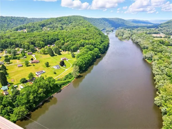 $158,900 | 319 Ferry Ln Drive, West Hickory, PA 16370