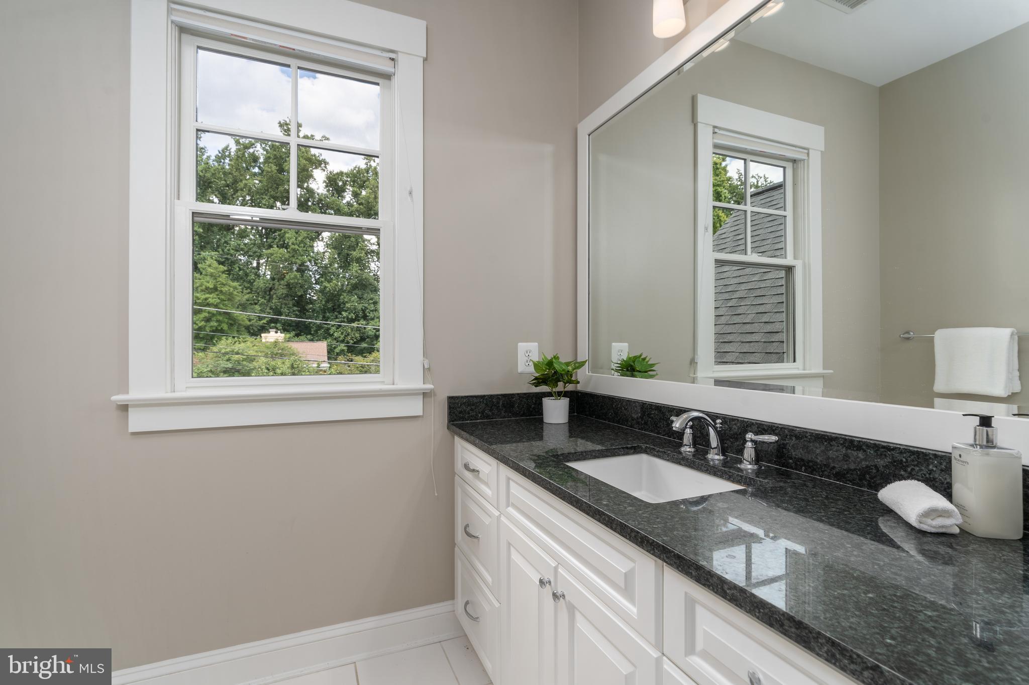 4310 Chestnut Street Bethesda, MD 20814 - Photo 34 of 50 Ensuite bathroom in bedroom 4