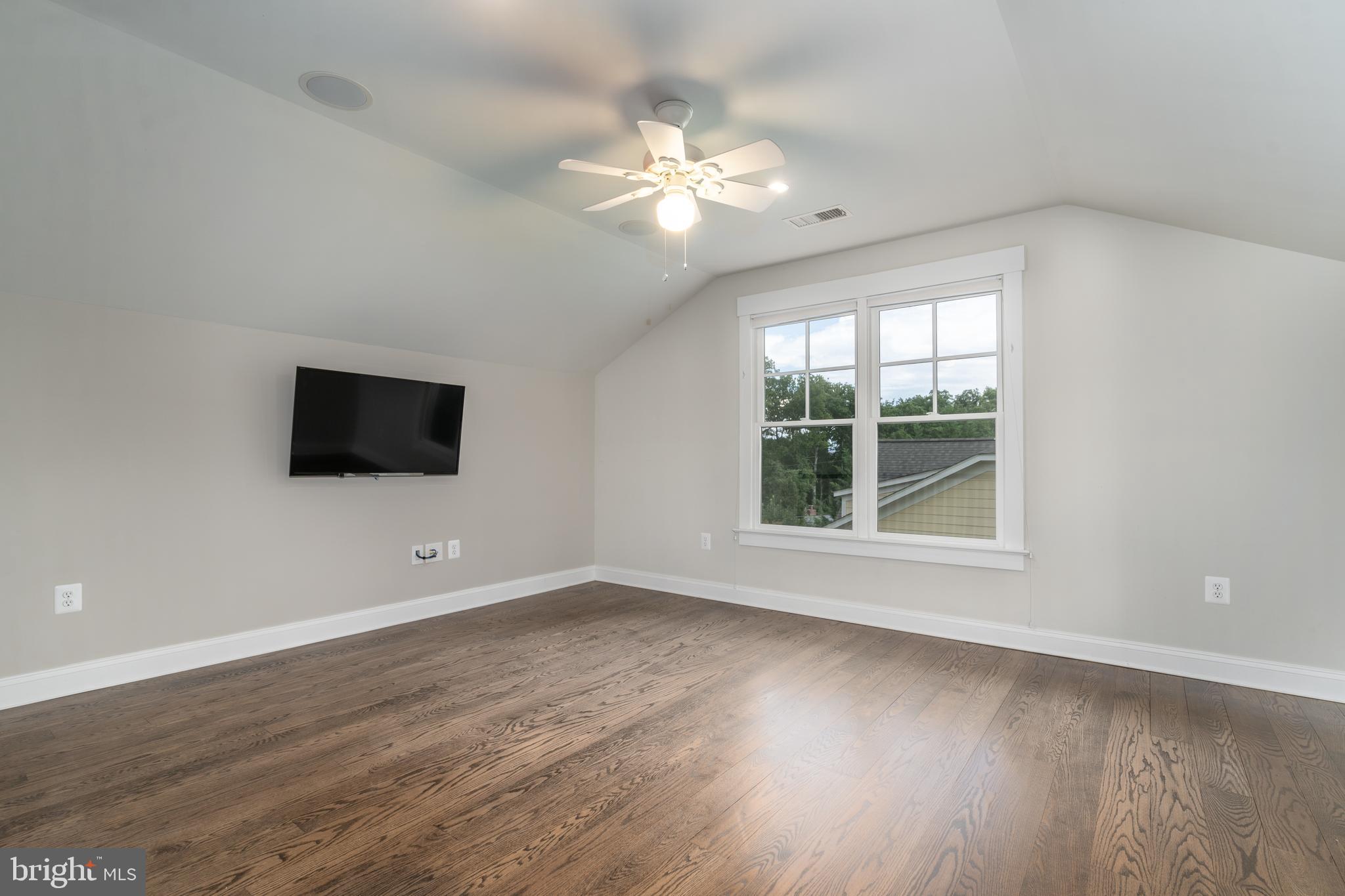 4310 Chestnut Street Bethesda, MD 20814 - Photo 36 of 50 Sitting room on third level - perfect teen hangout