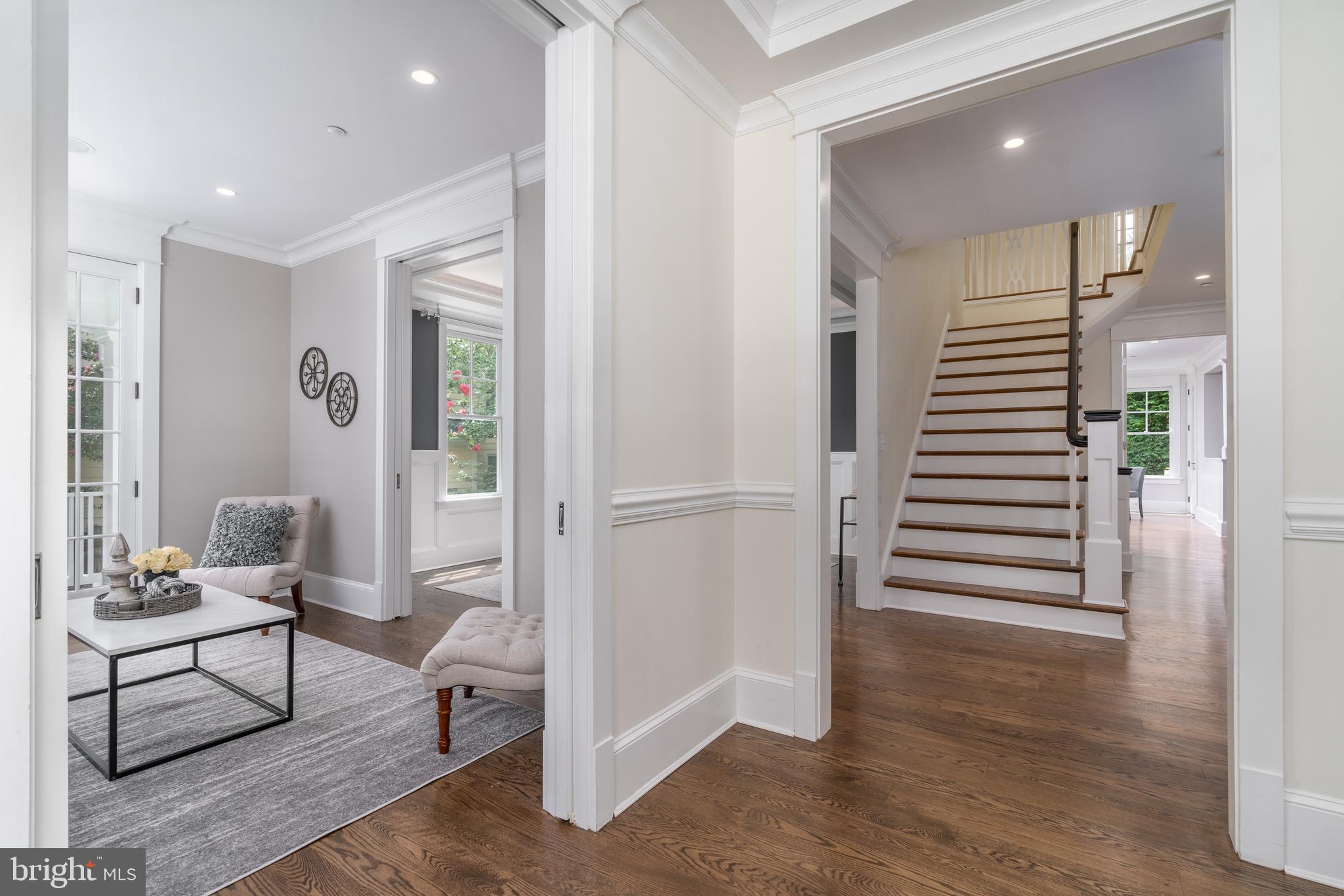 4310 Chestnut Street Bethesda, MD 20814 - Photo 4 of 50 Gracious Entryway