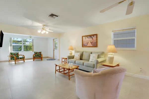 $269,900 | 129 Mockingbird Lane, Delray Beach, FL 33445
