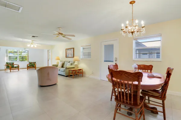$269,900 | 129 Mockingbird Lane, Delray Beach, FL 33445