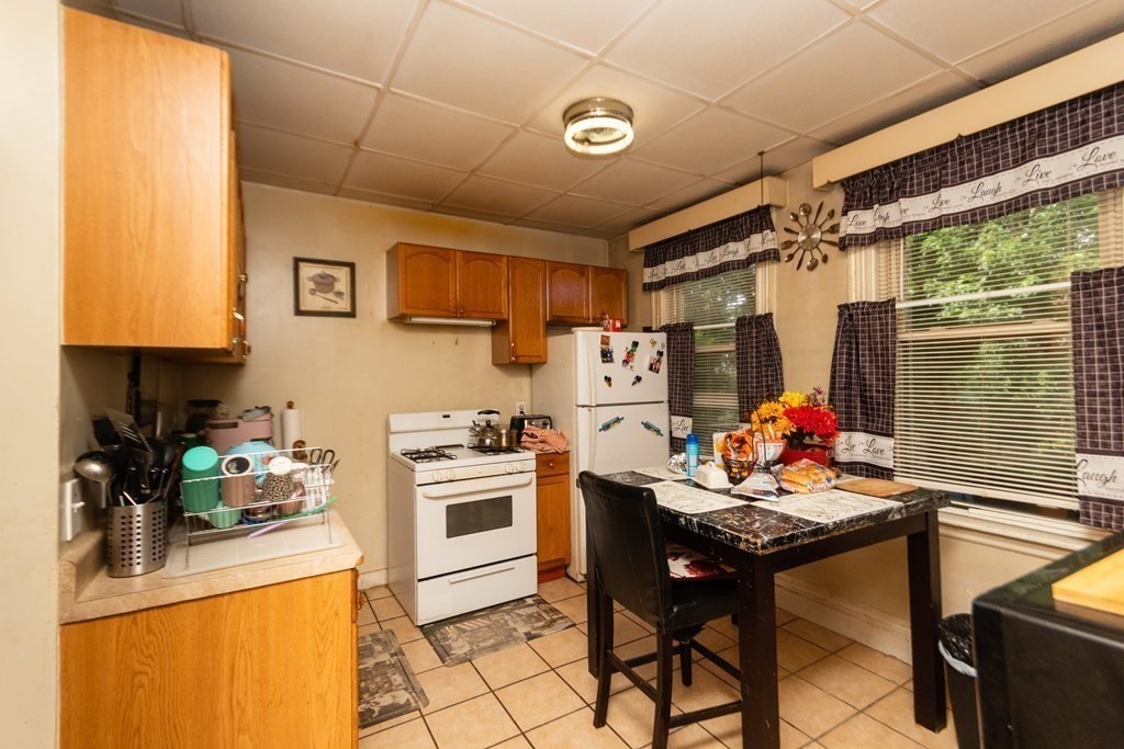 88 Winthrop Street Boston, MA 02119 - Photo 12 of 20 a kitchen that has a table and chairs in it
