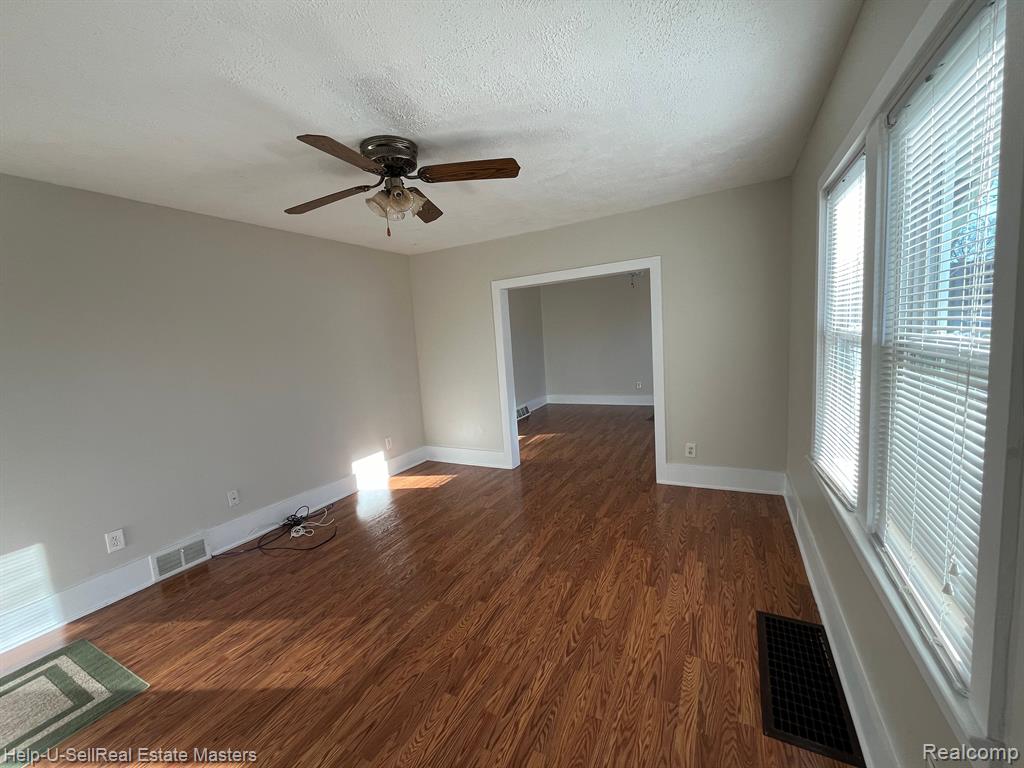 1812 Riverside Drive Port Huron, MI 48060 - Photo 4 of 23 Gallery Image 4