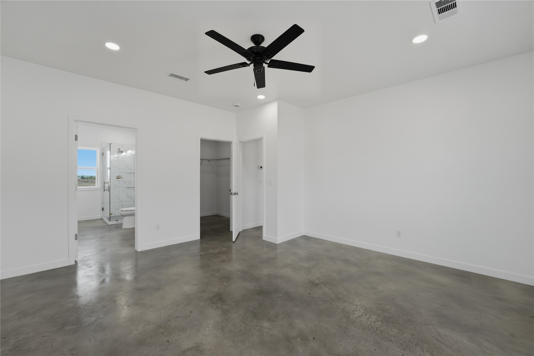 9345 Hajovsky Road La Grange, TX 78945 - Photo 6 of 24 an empty room and closet area with a ceiling fan