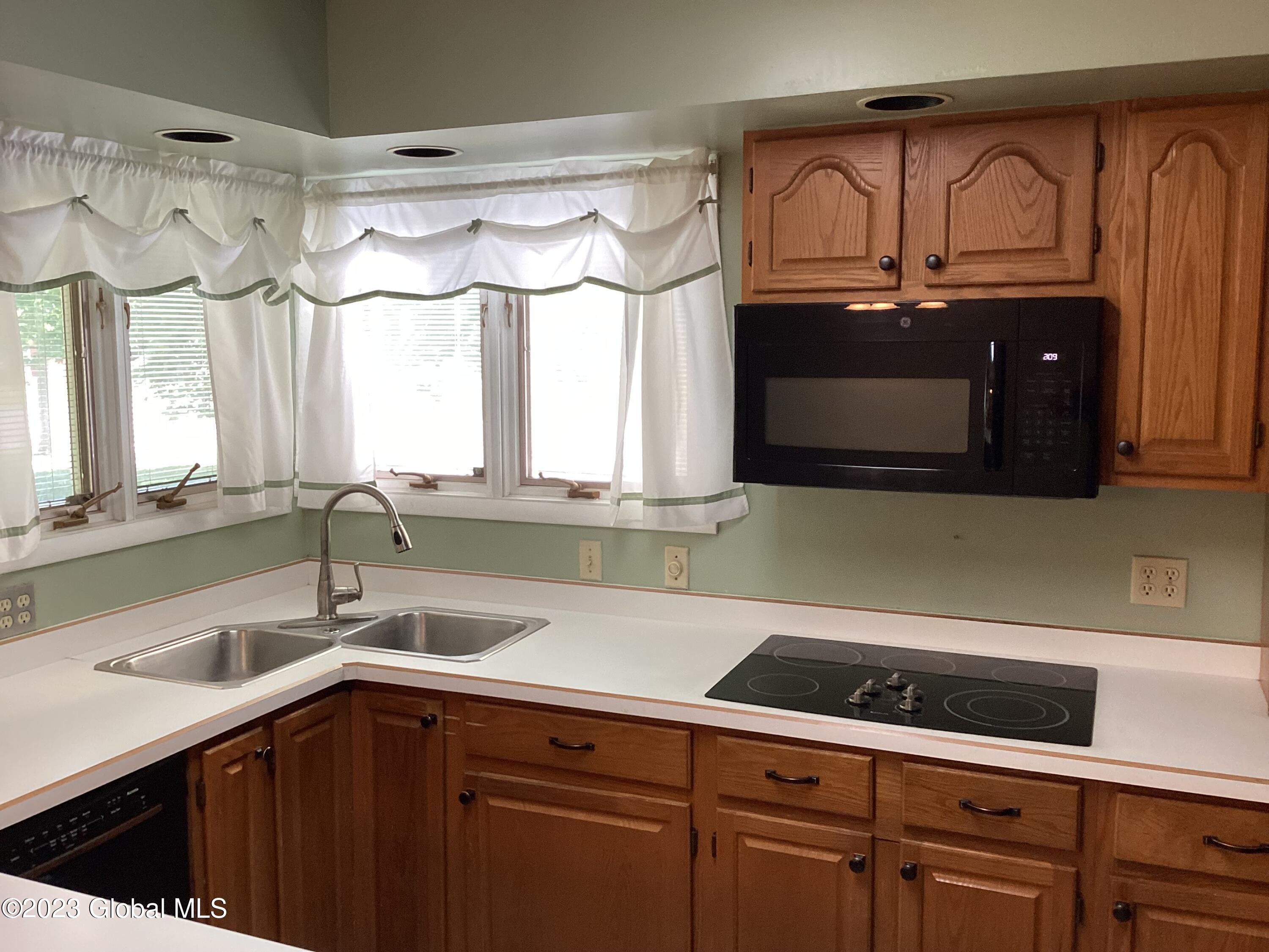 513 Watervliet Shaker Road Colonie, NY 12110 - Photo 6 of 23 IMG_0146