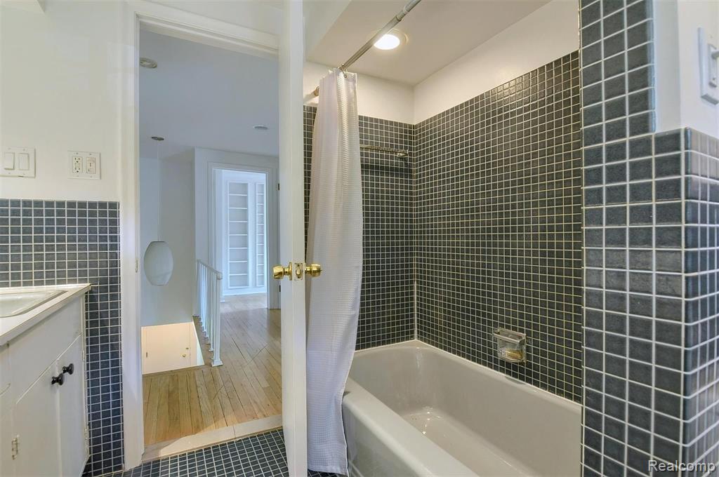 26117 York Road Huntington Woods, MI 48070 - Photo 24 of 32