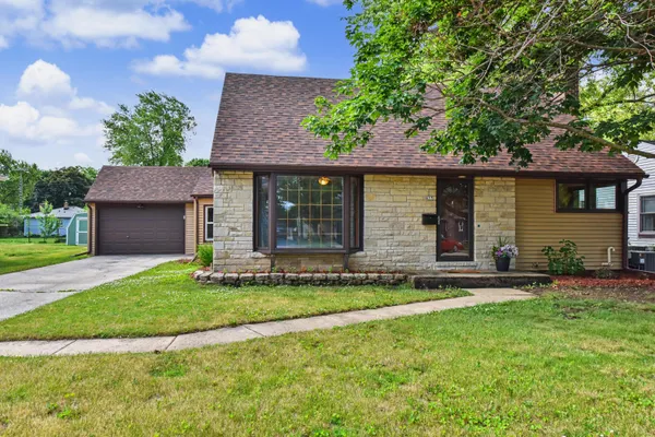 $369,900 | 457 West 5th Street, Oconomowoc, WI 53066