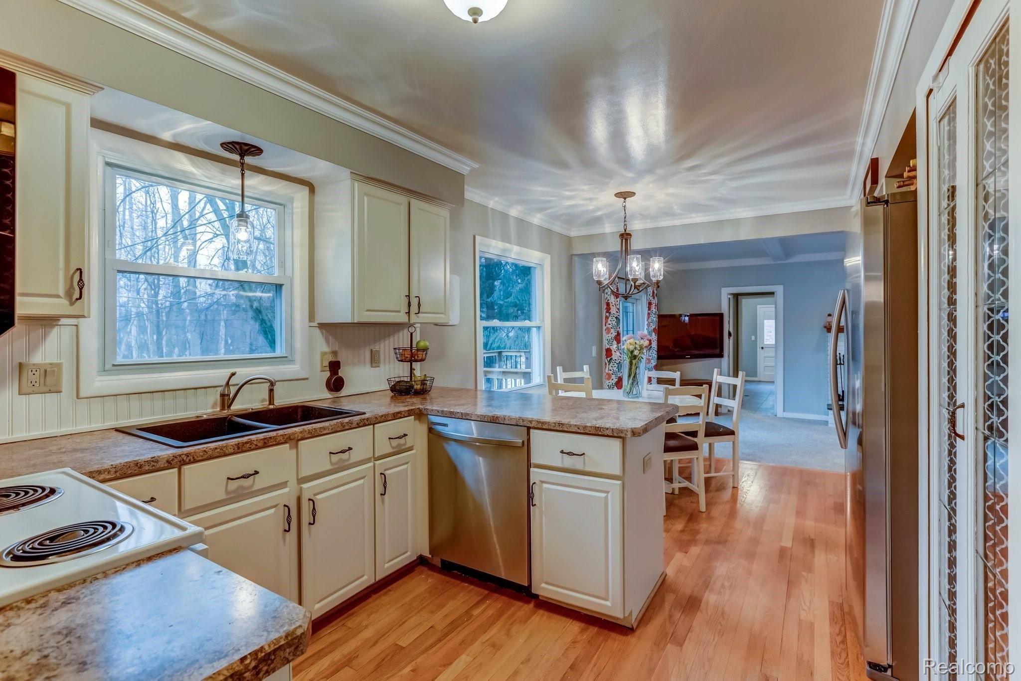 15530 Riverside Drive Livonia, MI 48154 - Photo 7 of 26 15530 Riverside Drive, Livonia, MI-9.jpg-SMALL