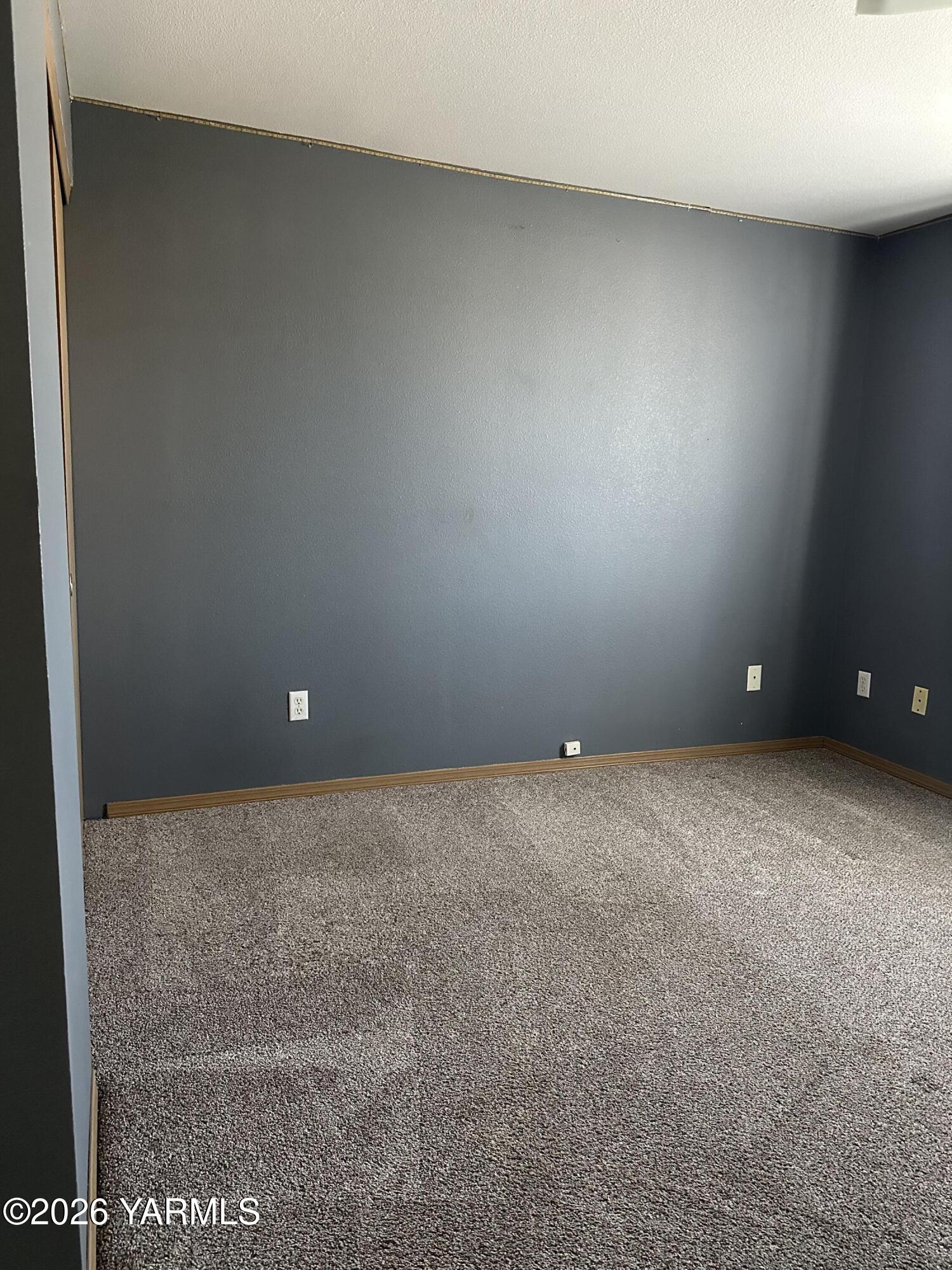 514 Cascade Avenue Moxee, WA 98936 - Photo 12 of 25 a view of an empty room