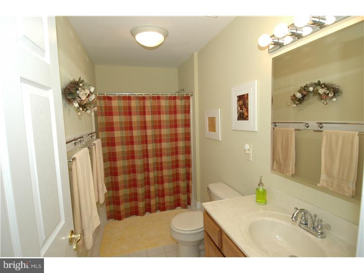 557 Island Road Columbus, NJ 08022 - Photo 15 of 25 Bathroom