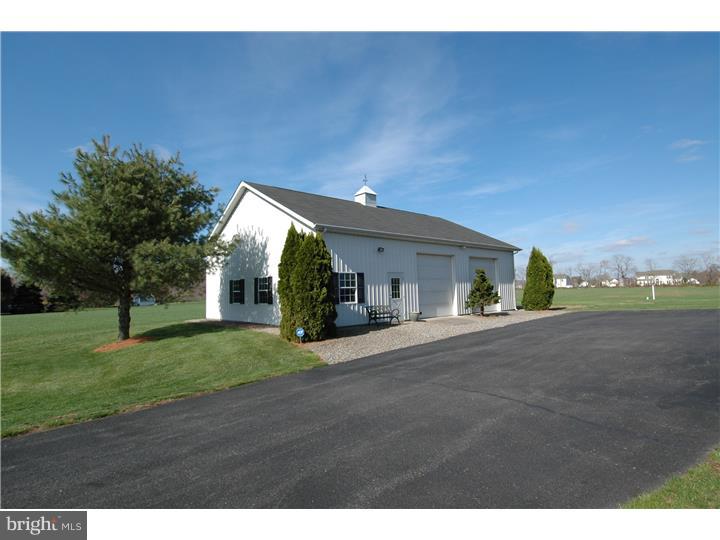 557 Island Road Columbus, NJ 08022 - Photo 19 of 25 Garage
