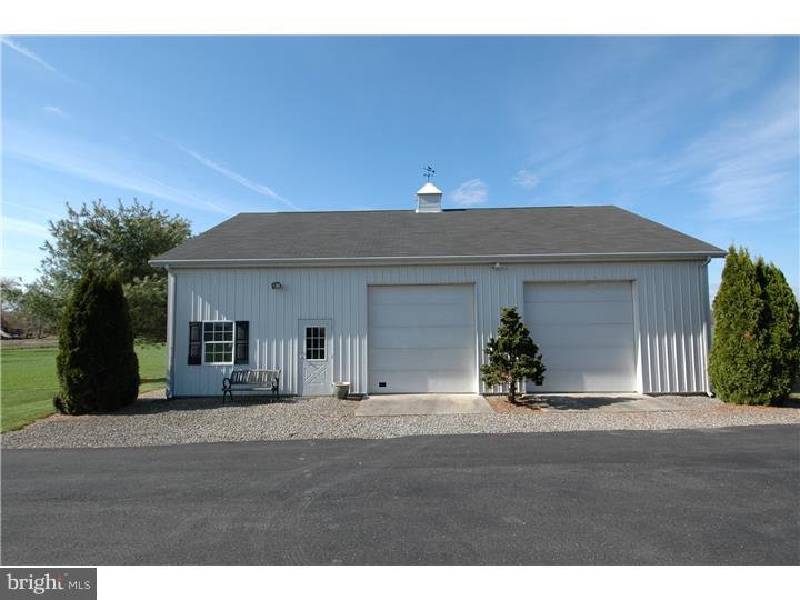 557 Island Road Columbus, NJ 08022 - Photo 20 of 25 Garage