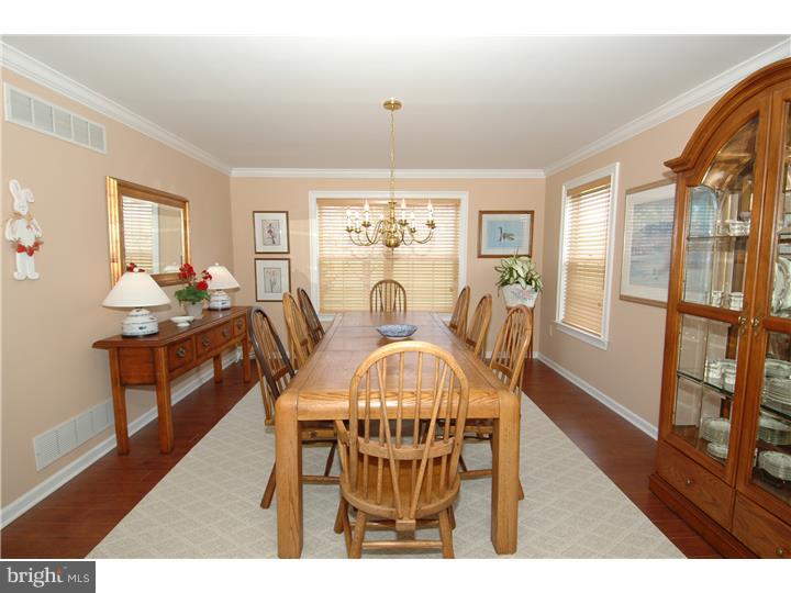 557 Island Road Columbus, NJ 08022 - Photo 3 of 25 Dining Room