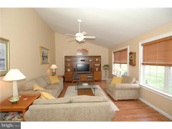 557 Island Road Columbus, NJ 08022 - Photo 5 of 25 Family Room