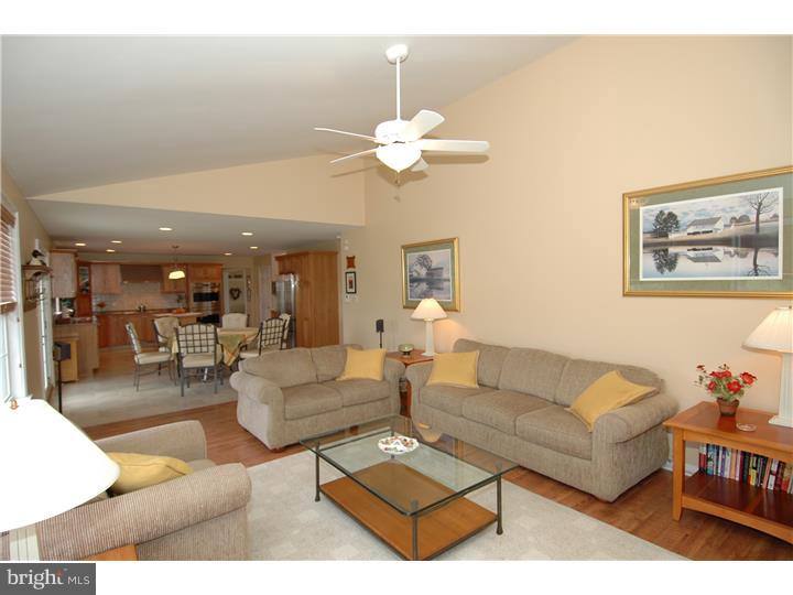 557 Island Road Columbus, NJ 08022 - Photo 6 of 25 Family Room
