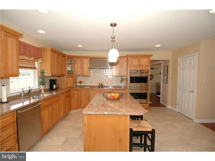 557 Island Road Columbus, NJ 08022 - Photo 8 of 25 Kitchen