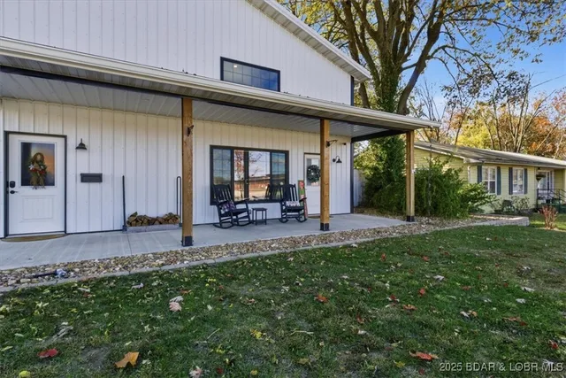 $415,000 | 404 East 15th Street, Eldon, MO 65026