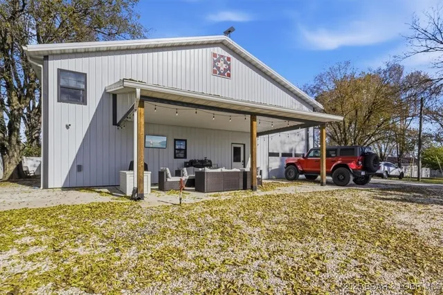 $415,000 | 404 East 15th Street, Eldon, MO 65026