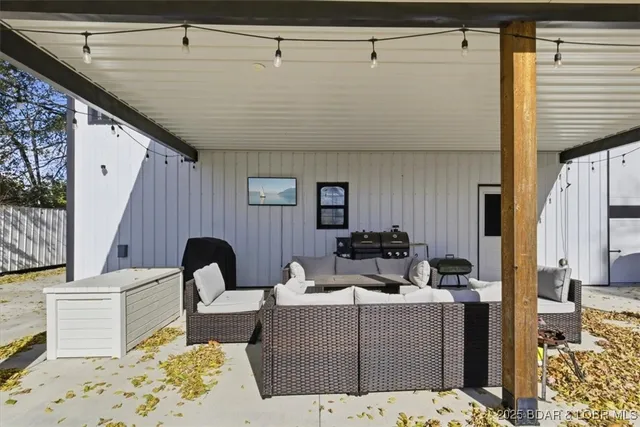 $415,000 | 404 East 15th Street, Eldon, MO 65026