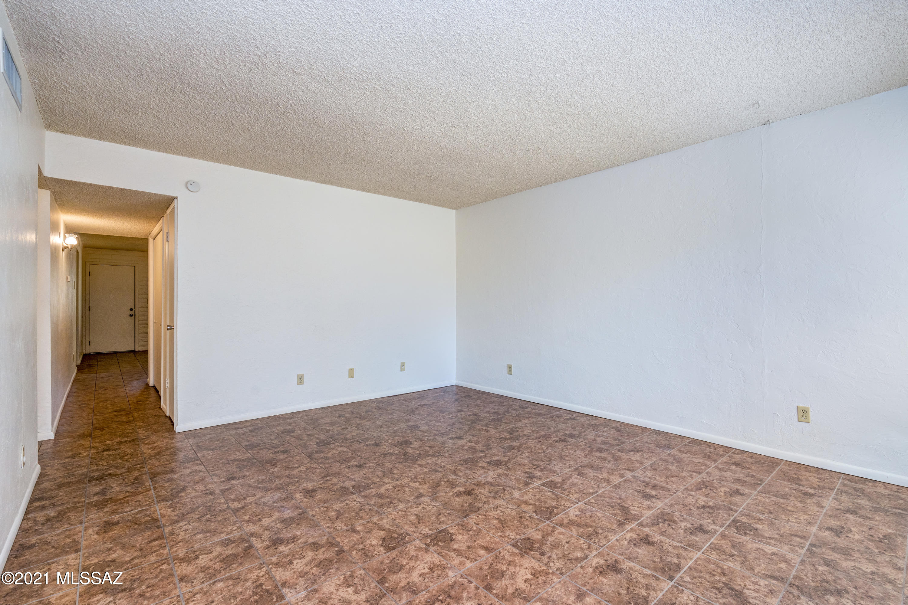 810 South Kolb Road Tucson, AZ 85710 - Photo 2 of 28
