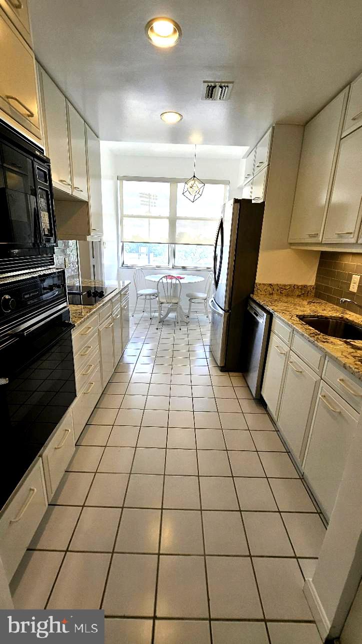 3801 Canterbury Road, Unit 409 Baltimore, MD 21218 - Photo 3 of 31 Bright and spacious kitchen oasis.