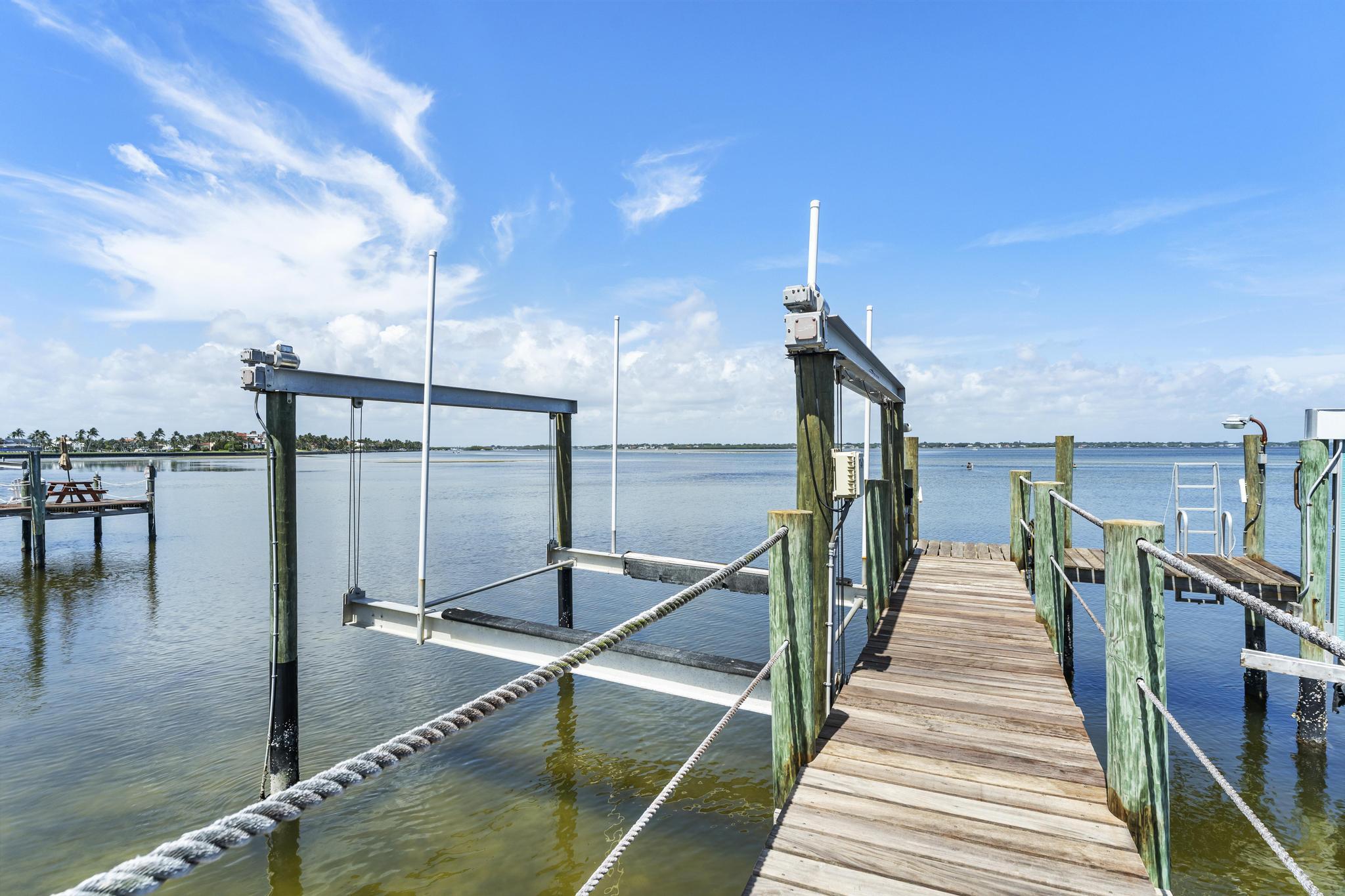 1334 Southeast MacArthur Boulevard Stuart, FL 34996 - Photo 10 of 71 _A739997