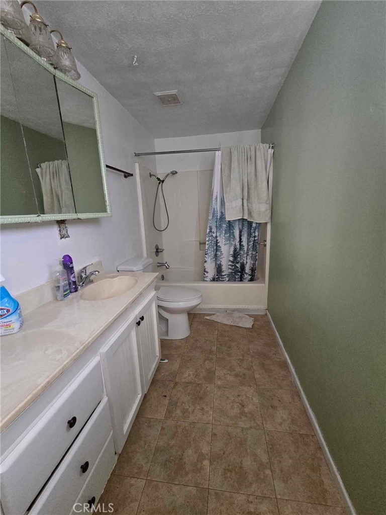36614 Leona Road, Unit U12 Barstow, CA 92311 - Photo 18 of 24 Bathroom front house.