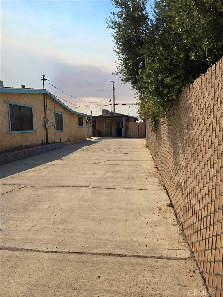 36614 Leona Road, Unit U12 Barstow, CA 92311 - Photo 2 of 24 Driveway.