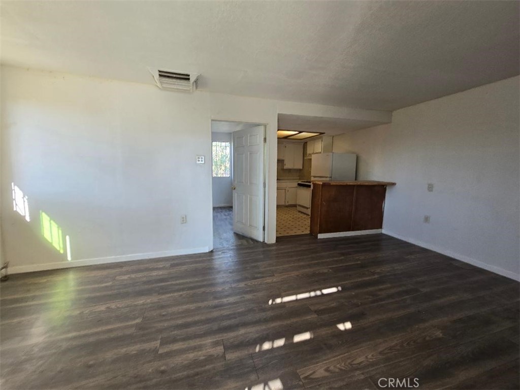 36614 Leona Road, Unit U12 Barstow, CA 92311 - Photo 21 of 24 Back house living room