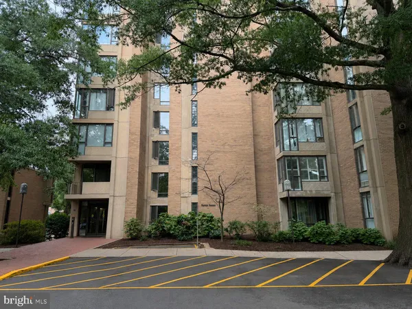 $2,695 | 11400 Washington Plaza West, Unit 902, Reston, VA 20190