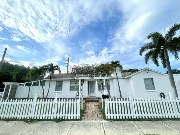 $525,000 | 255 Foresteria Drive, Lake Park, FL 33403