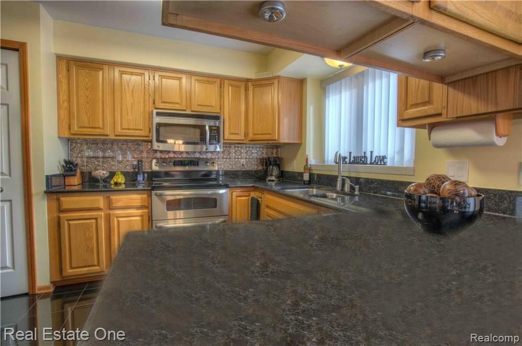 59935 9 Mile Road South Lyon, MI 48178 - Photo 11 of 31
